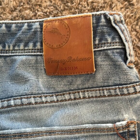 Tommy Bahama 32 x 28 Light Wash Distressed Athletic Straight - Picture 10 of 16